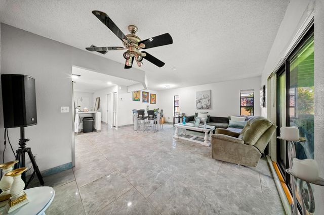 1442 Summit Run Circle, West Palm Beach, FL 33415