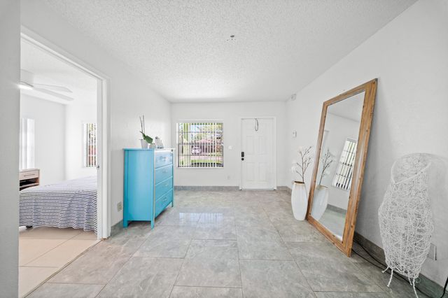 1442 Summit Run Circle, West Palm Beach, FL 33415