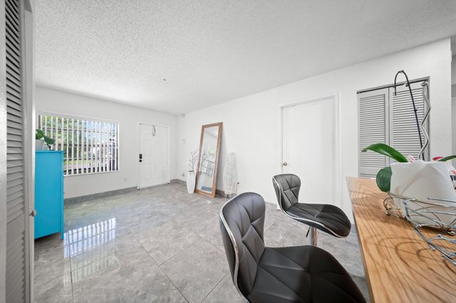1442 Summit Run Circle, West Palm Beach, FL 33415