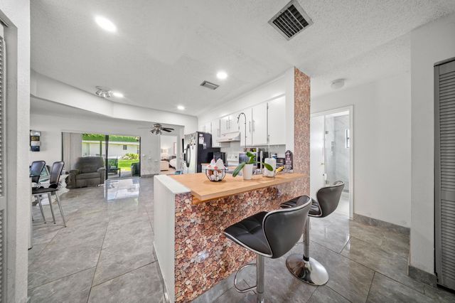1442 Summit Run Circle, West Palm Beach, FL 33415