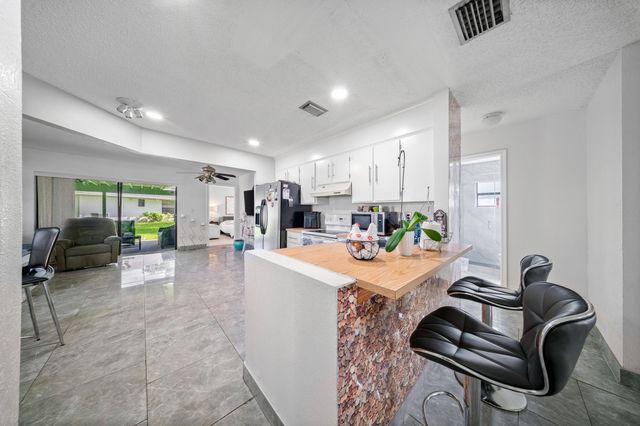 1442 Summit Run Circle, West Palm Beach, FL 33415