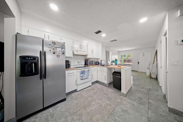 1442 Summit Run Circle, West Palm Beach, FL 33415
