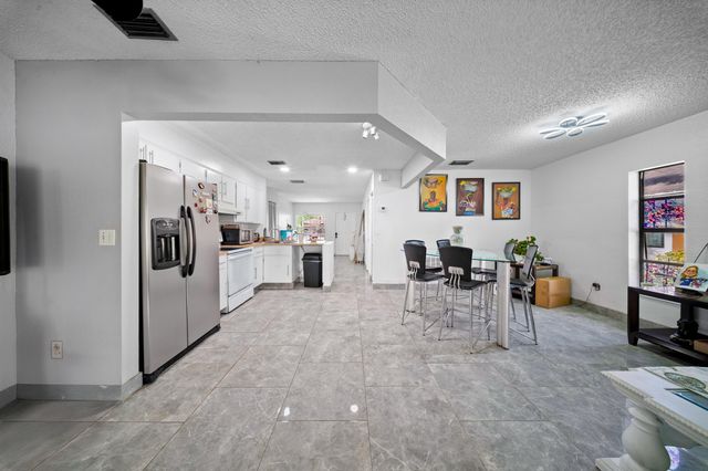 1442 Summit Run Circle, West Palm Beach, FL 33415