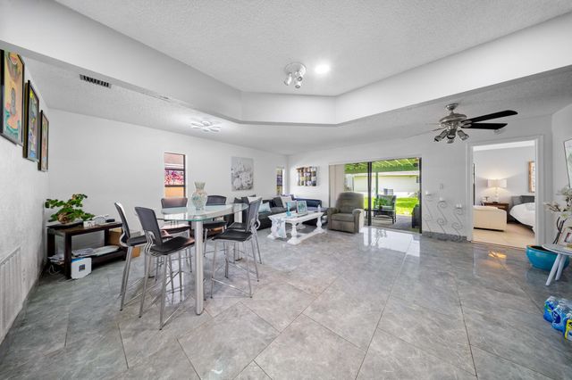 1442 Summit Run Circle, West Palm Beach, FL 33415
