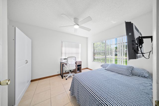 1442 Summit Run Circle, West Palm Beach, FL 33415