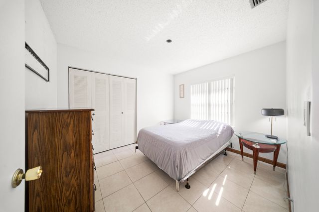 1442 Summit Run Circle, West Palm Beach, FL 33415