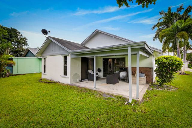 1442 Summit Run Circle, West Palm Beach, FL 33415