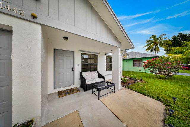 1442 Summit Run Circle, West Palm Beach, FL 33415