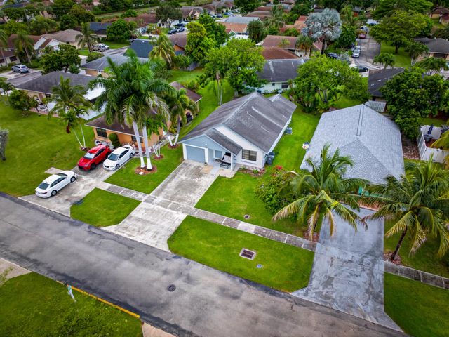 1442 Summit Run Circle, West Palm Beach, FL 33415