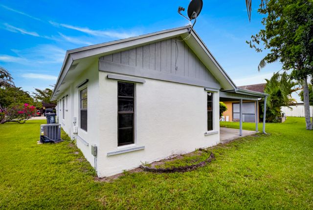 1442 Summit Run Circle, West Palm Beach, FL 33415