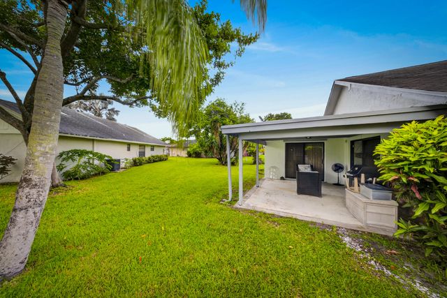 1442 Summit Run Circle, West Palm Beach, FL 33415