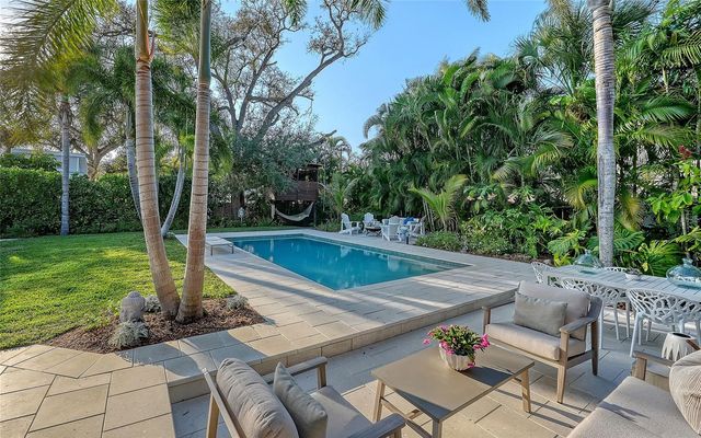 1731 CUNLIFF LANE, Sarasota, FL 34239