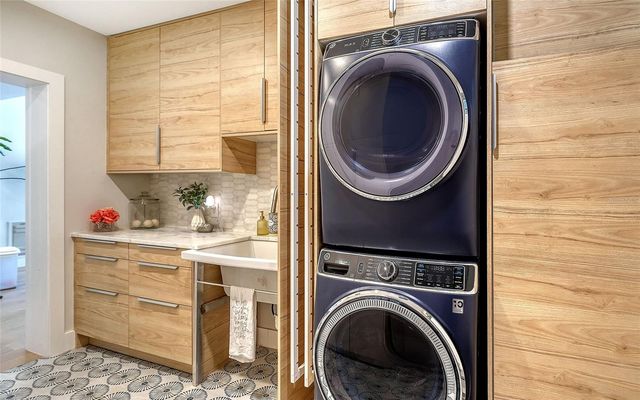 1731 CUNLIFF LANE, Sarasota, FL 34239