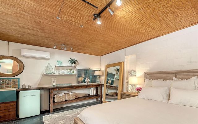 1731 CUNLIFF LANE, Sarasota, FL 34239