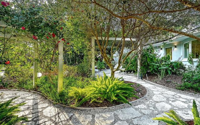 1731 CUNLIFF LANE, Sarasota, FL 34239