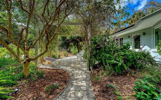 1731 CUNLIFF LANE, Sarasota, FL 34239