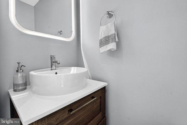 1217 I ST NE, Washington, DC 20002