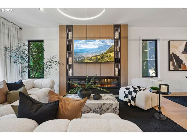 701 1st St, Lake Oswego, OR 97034