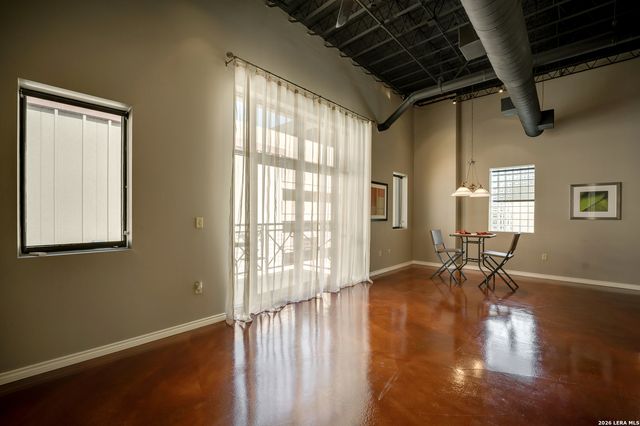 214 E Travis St Apt 301, San Antonio, TX 78205