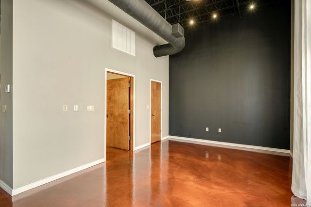 214 E Travis St Apt 301, San Antonio, TX 78205