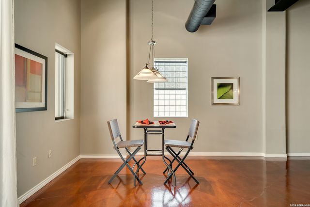 214 E Travis St Apt 301, San Antonio, TX 78205