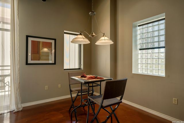 214 E Travis St Apt 301, San Antonio, TX 78205