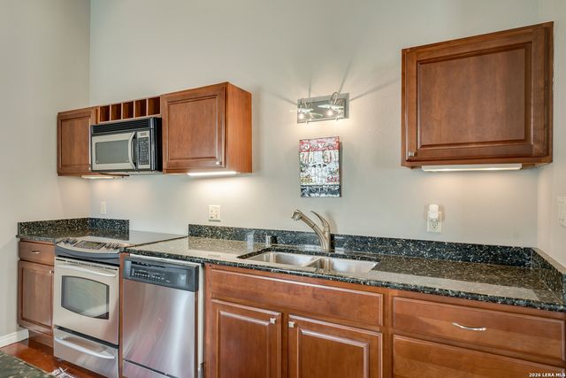 214 E Travis St Apt 301, San Antonio, TX 78205