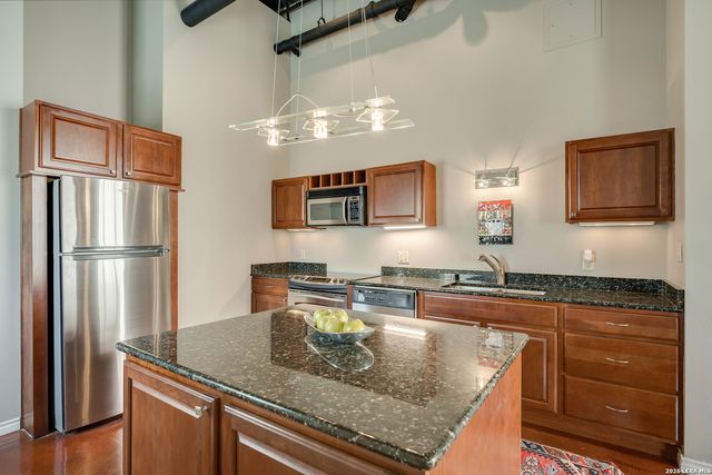 214 E Travis St Apt 301, San Antonio, TX 78205