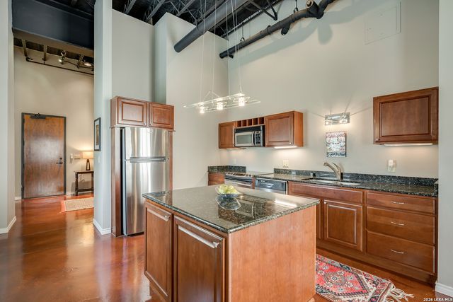 214 E Travis St Apt 301, San Antonio, TX 78205