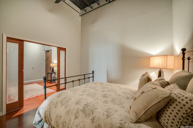 214 E Travis St Apt 301, San Antonio, TX 78205