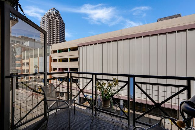 214 E Travis St Apt 301, San Antonio, TX 78205