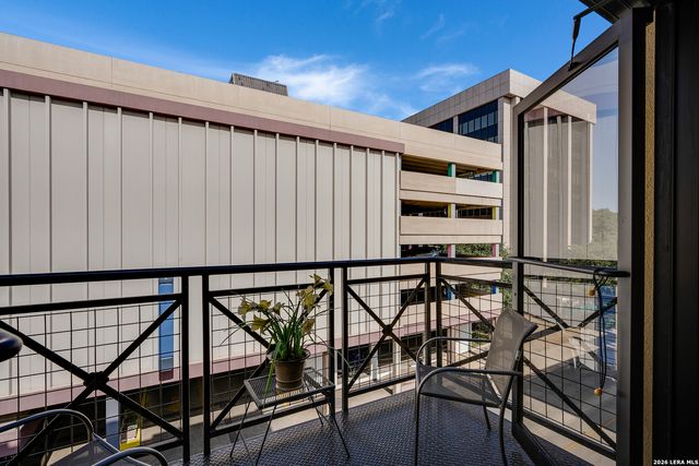 214 E Travis St Apt 301, San Antonio, TX 78205