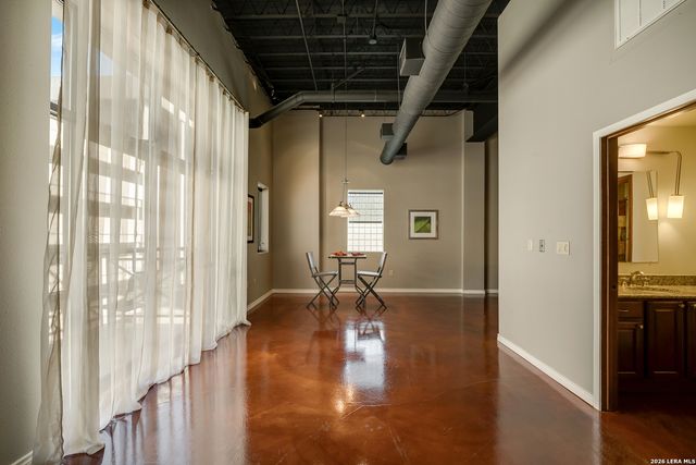 214 E Travis St Apt 301, San Antonio, TX 78205