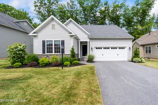 39 Linden Park Drive, Clifton Park, NY 12065