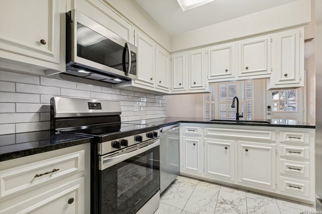 8415 Fredericksburg Rd Apt 106, San Antonio, TX 78229