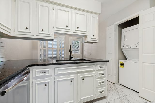 8415 Fredericksburg Rd Apt 106, San Antonio, TX 78229