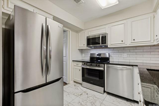 8415 Fredericksburg Rd Apt 106, San Antonio, TX 78229