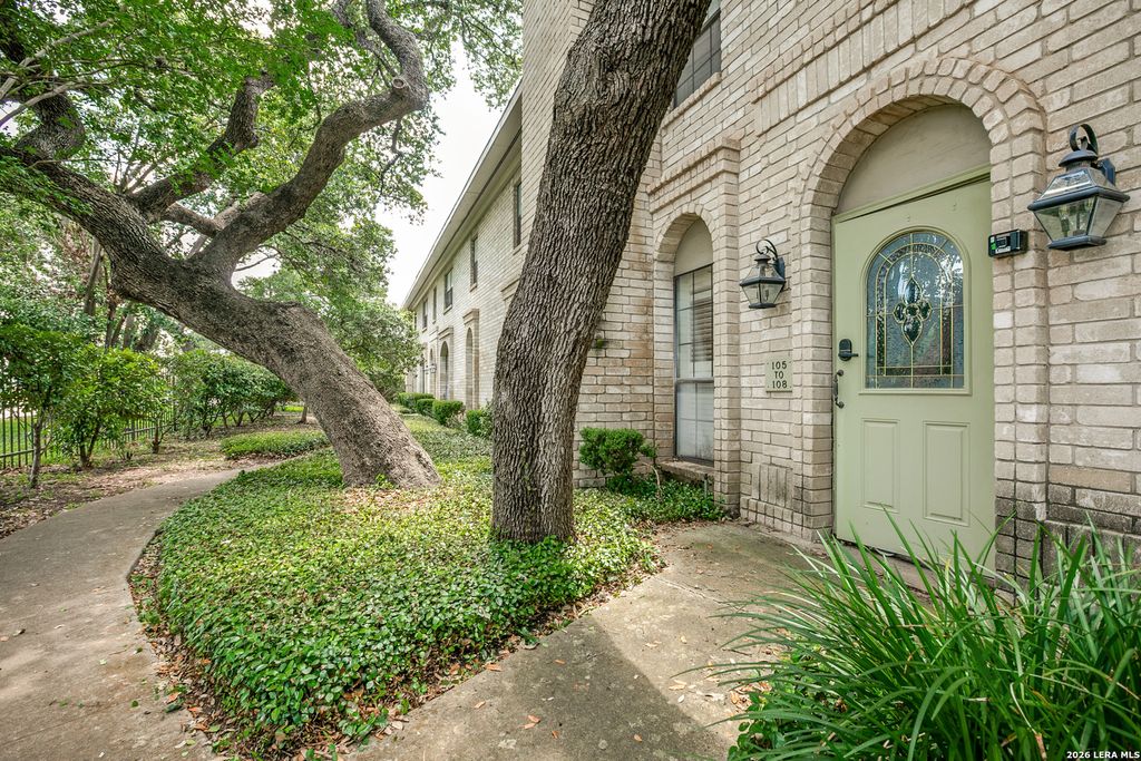 8415 Fredericksburg Rd Apt 106, San Antonio, TX 78229