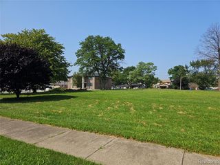 2207 Kinmore Street, Dearborn Heights, MI 48127