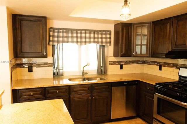 9880 NW 24th Place, Sunrise, FL 33322