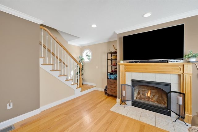 31 College View Hts, South Hadley, MA 01075
