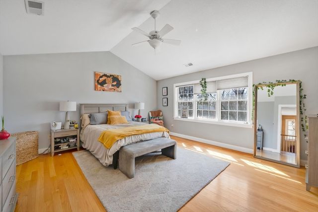 31 College View Hts, South Hadley, MA 01075