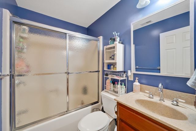 31 College View Hts, South Hadley, MA 01075