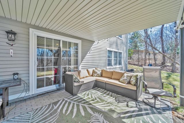 31 College View Hts, South Hadley, MA 01075