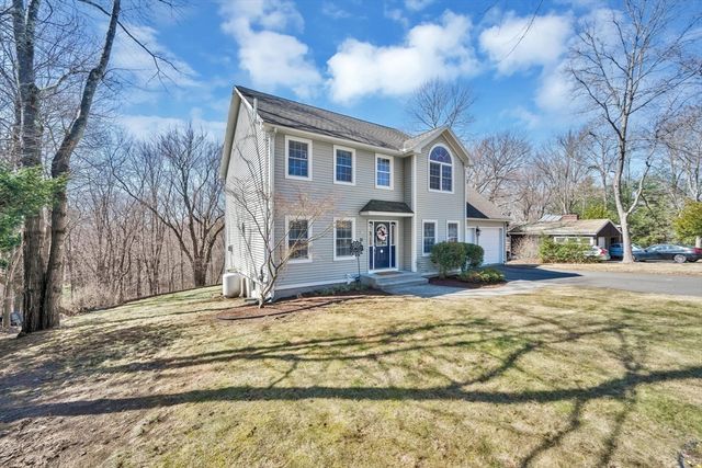 31 College View Hts, South Hadley, MA 01075