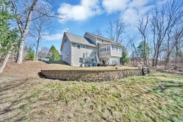 31 College View Hts, South Hadley, MA 01075