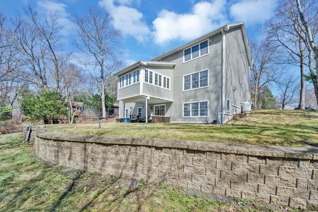 31 College View Hts, South Hadley, MA 01075