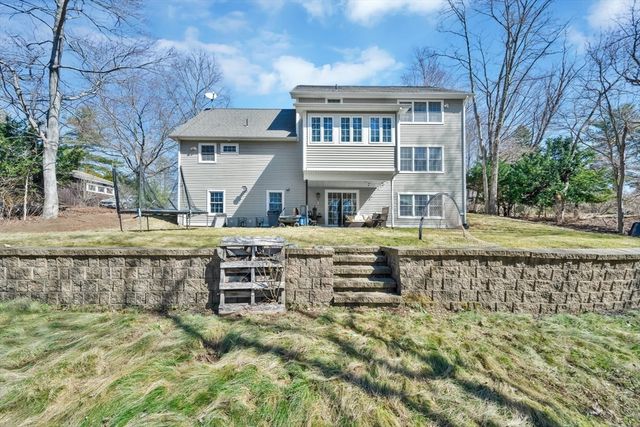 31 College View Hts, South Hadley, MA 01075