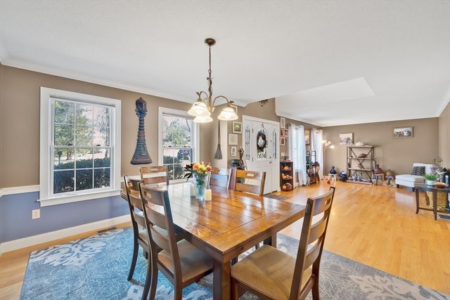 31 College View Hts, South Hadley, MA 01075