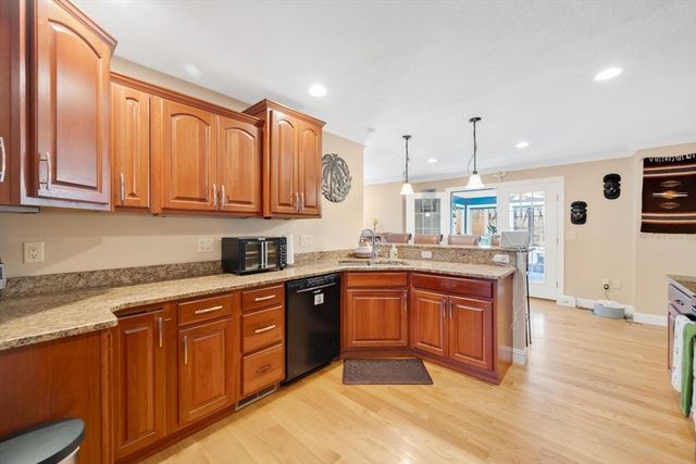31 College View Hts, South Hadley, MA 01075